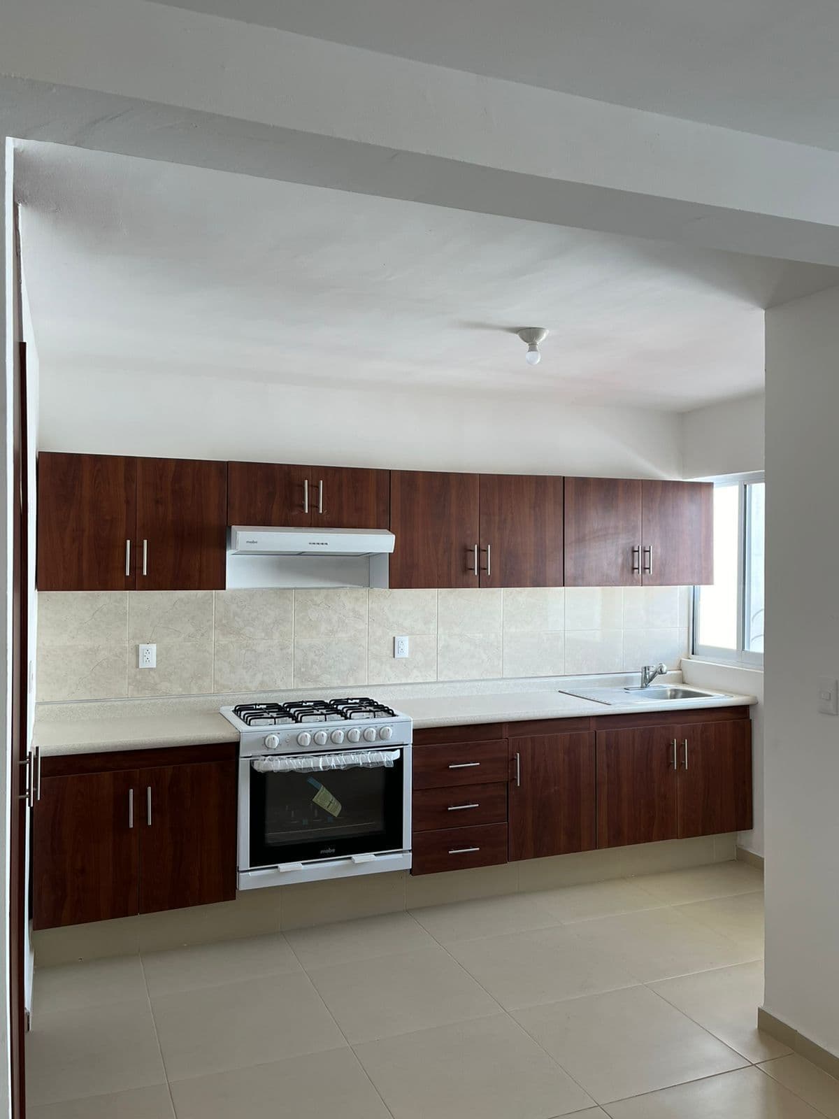 CASA NUEVA AMUEBLADA EN RENTA O VENTA EN PRIV. CIELO ABIERTO, (POZOS) SLP. 3