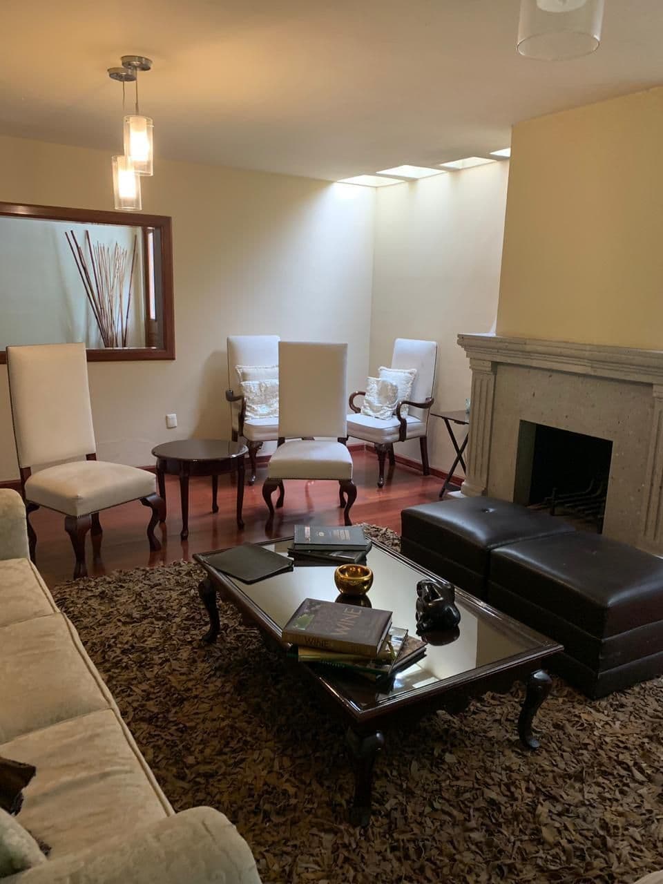 Se vende casa en Lomas 3a sección, S.L.P. 4 recs, 4.5 baños, hermoso jardin. 5
