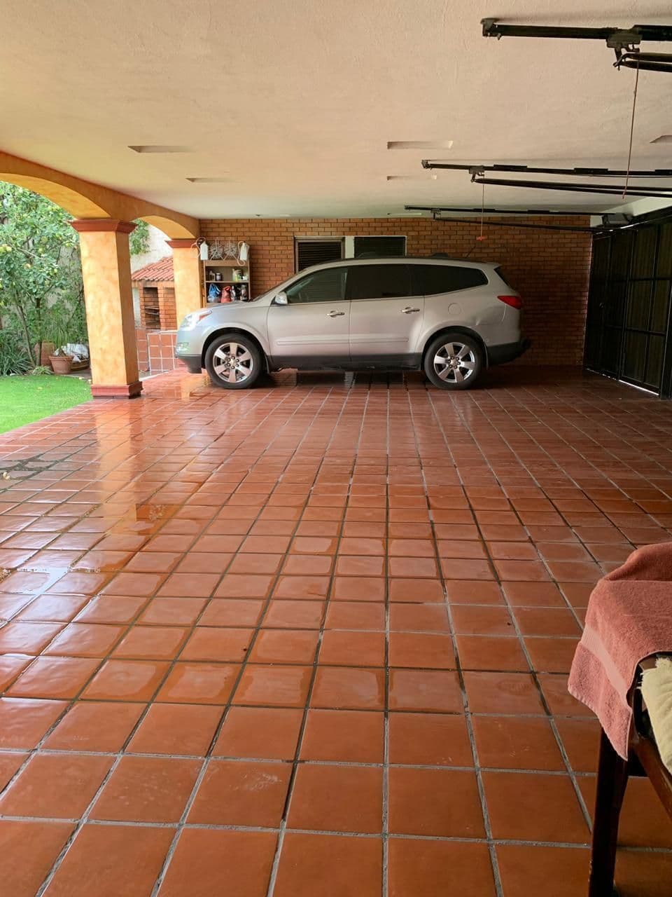 Se vende casa en Lomas 3a sección, S.L.P. 4 recs, 4.5 baños, hermoso jardin. 7
