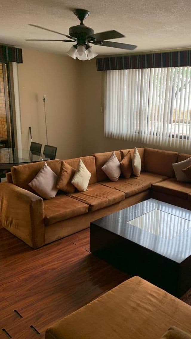 Se vende casa en Lomas 3a sección, S.L.P. 4 recs, 4.5 baños, hermoso jardin. 8