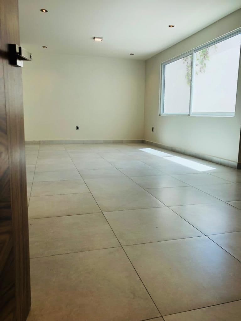 Departamento en Col. Jardín 1er piso con elevador, 3 recs 3 baños 6