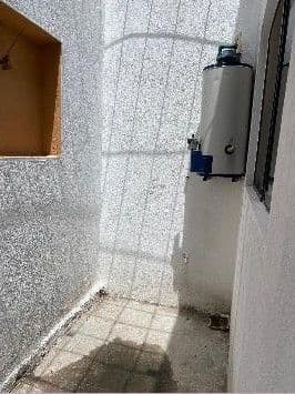Casa con local comercial, cortina de acero, una recamara y 1.5 baños 12