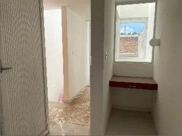 Casa con local comercial, cortina de acero, una recamara y 1.5 baños 8