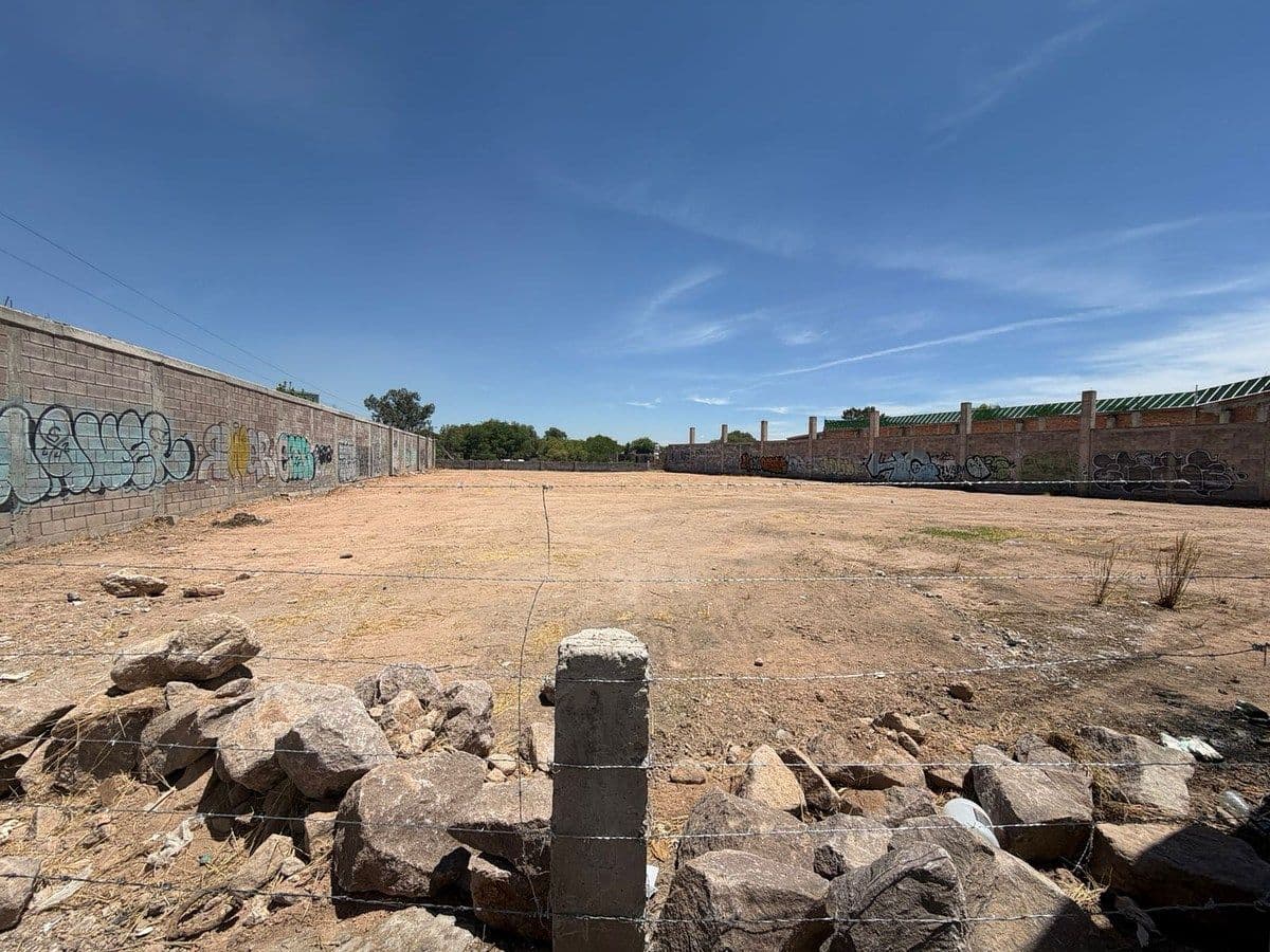 VENTA DE 2 Y 3 LOTES BARDEADOS ,RUMBO CARRETERA ZACATECAS ! 3