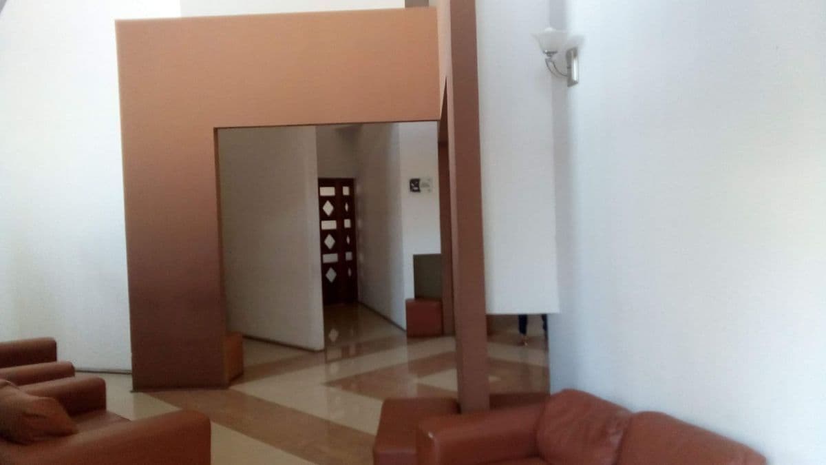 Casa en venta en esquina, Av. Carranza 1,320 m2 de terreno 4