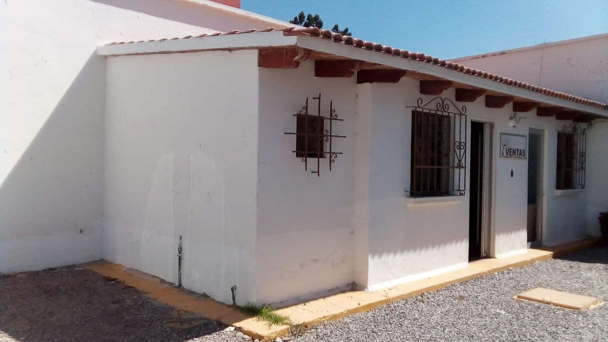 Casa en venta en esquina, Av. Carranza 1,320 m2 de terreno 5