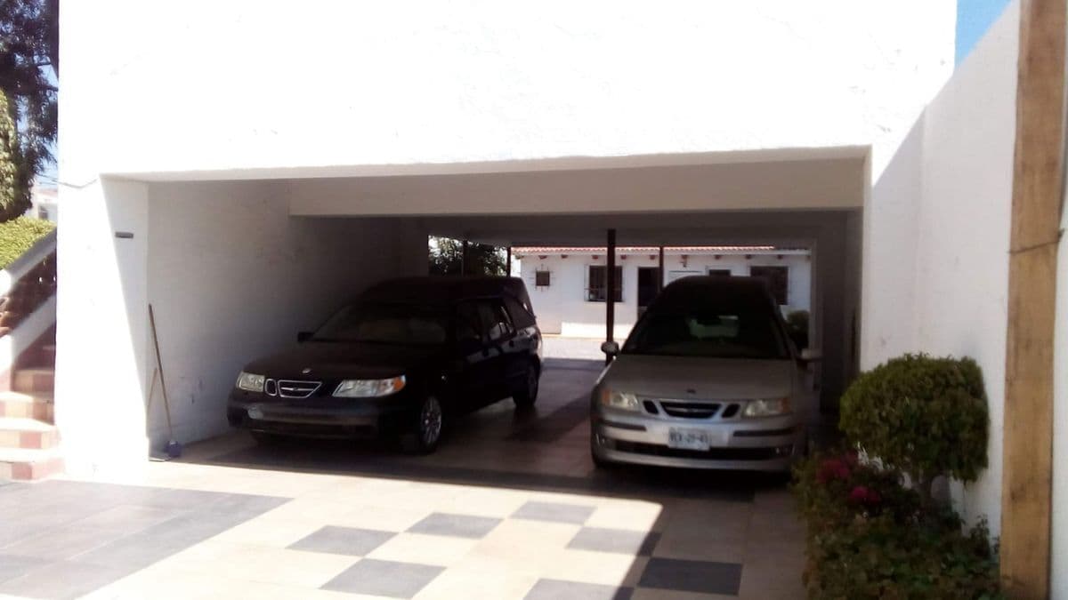 Casa en venta en esquina, Av. Carranza 1,320 m2 de terreno 7
