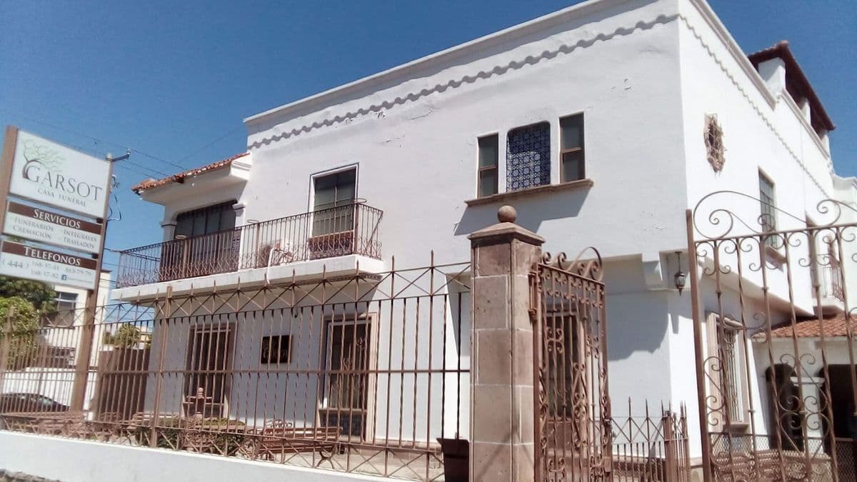 Casa en venta en esquina, Av. Carranza 1,320 m2 de terreno 1/15