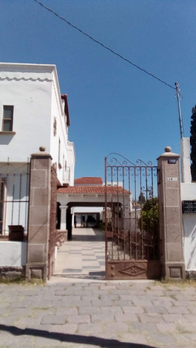 Casa en venta en esquina, Av. Carranza 1,320 m2 de terreno 8