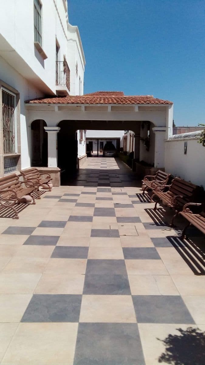 Casa en venta en esquina, Av. Carranza 1,320 m2 de terreno 13
