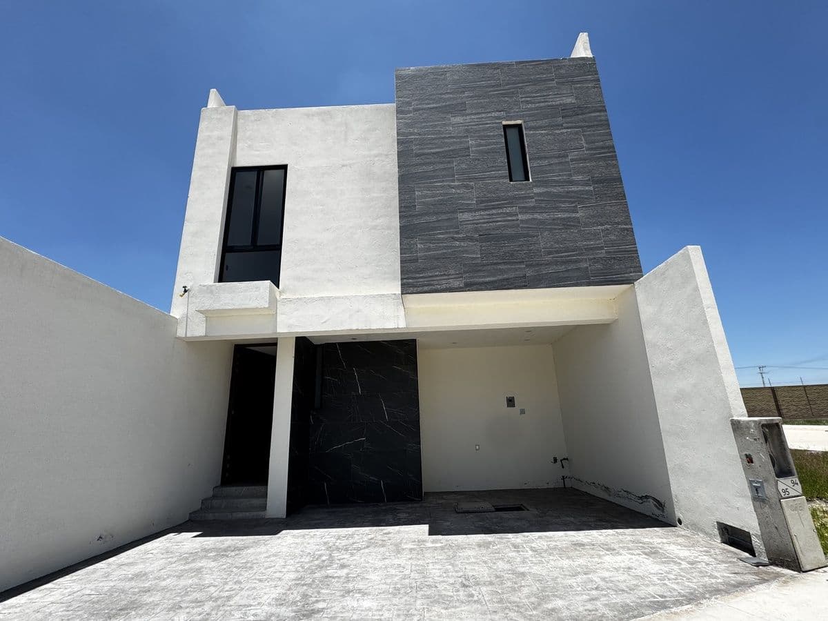 Casa en Venta en Fraccionamiento Tarragona con Salon  de juegos 1/15