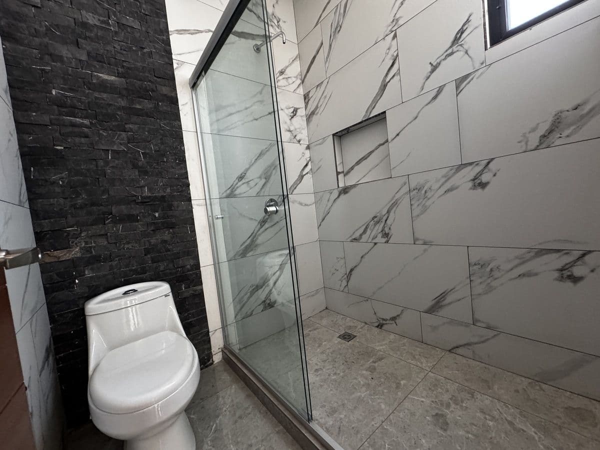 Casa en Venta en Fraccionamiento Tarragona con Salon  de juegos 15
