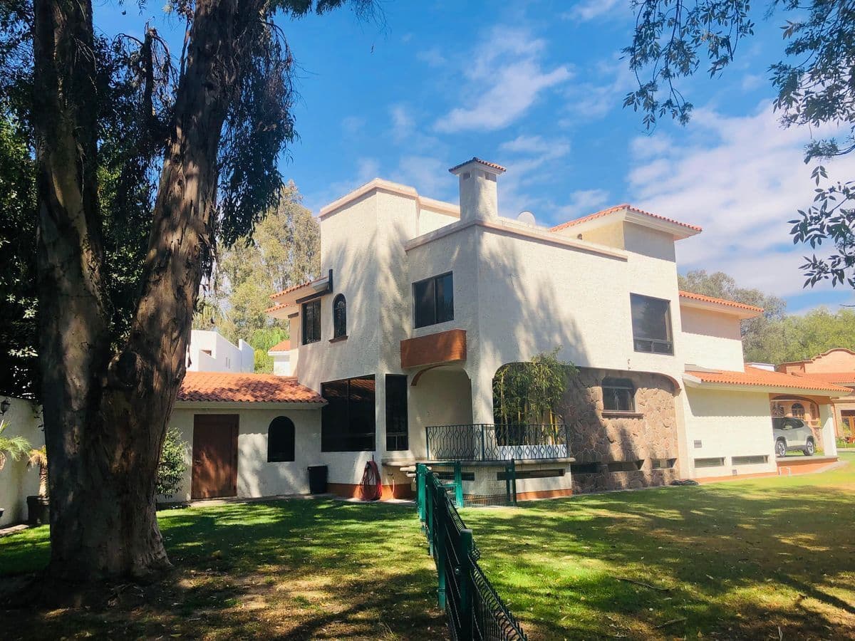 Casa en venta en el Club Campestre 3 recs 3 baños 3 medios baños, salón de jgos 4