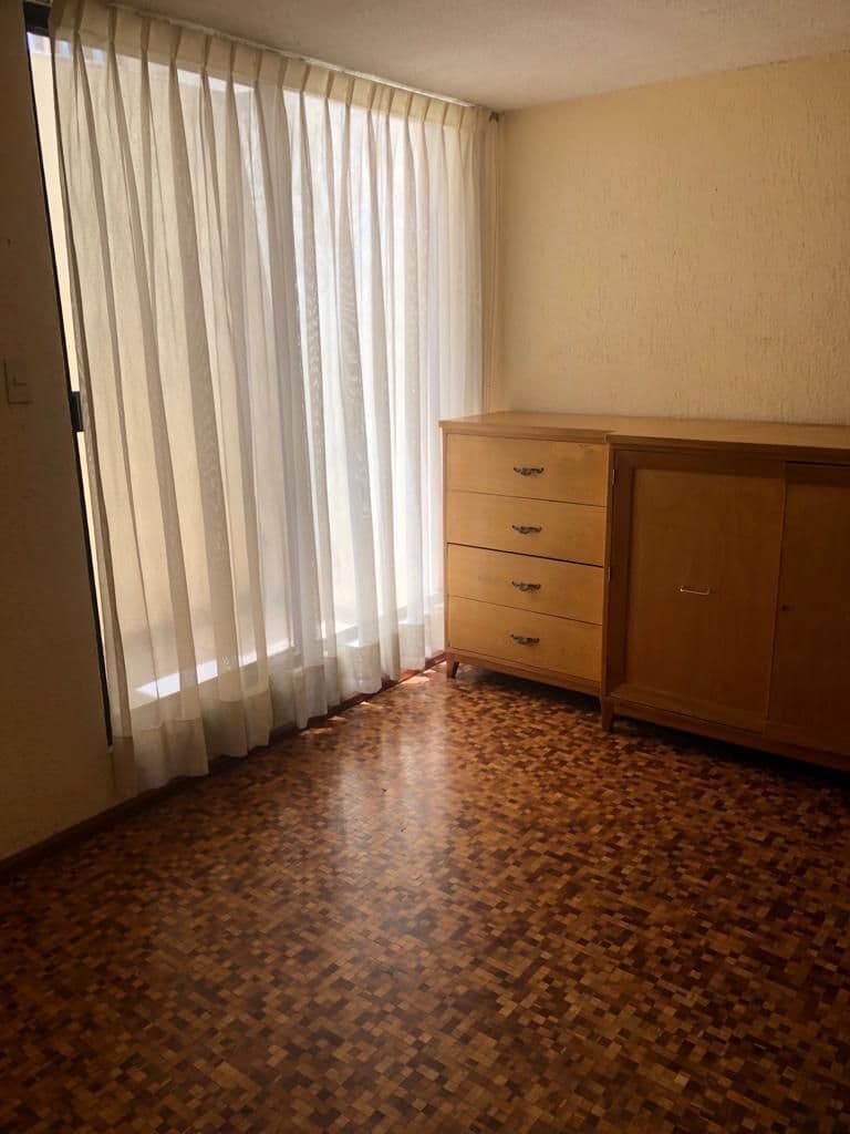 Casa en venta en Col. del Valle 5 habs 4.5 baños 2 habs en planta baja 5