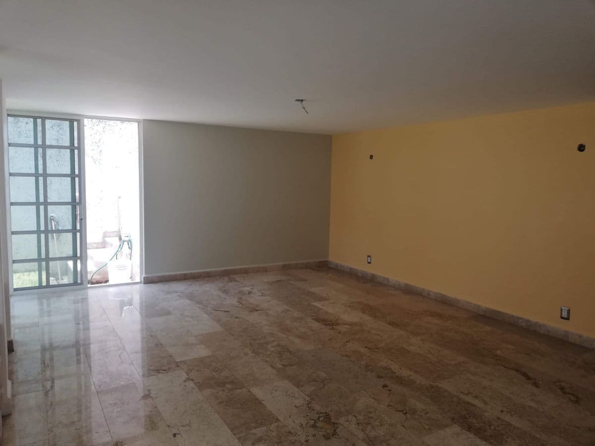 Casa recién remodelada por Cap. Caldera 4 recs 4.5 baños 525 m2 terreno 7