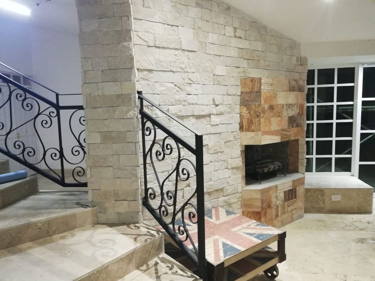 Casa recién remodelada por Cap. Caldera 4 recs 4.5 baños 525 m2 terreno 5