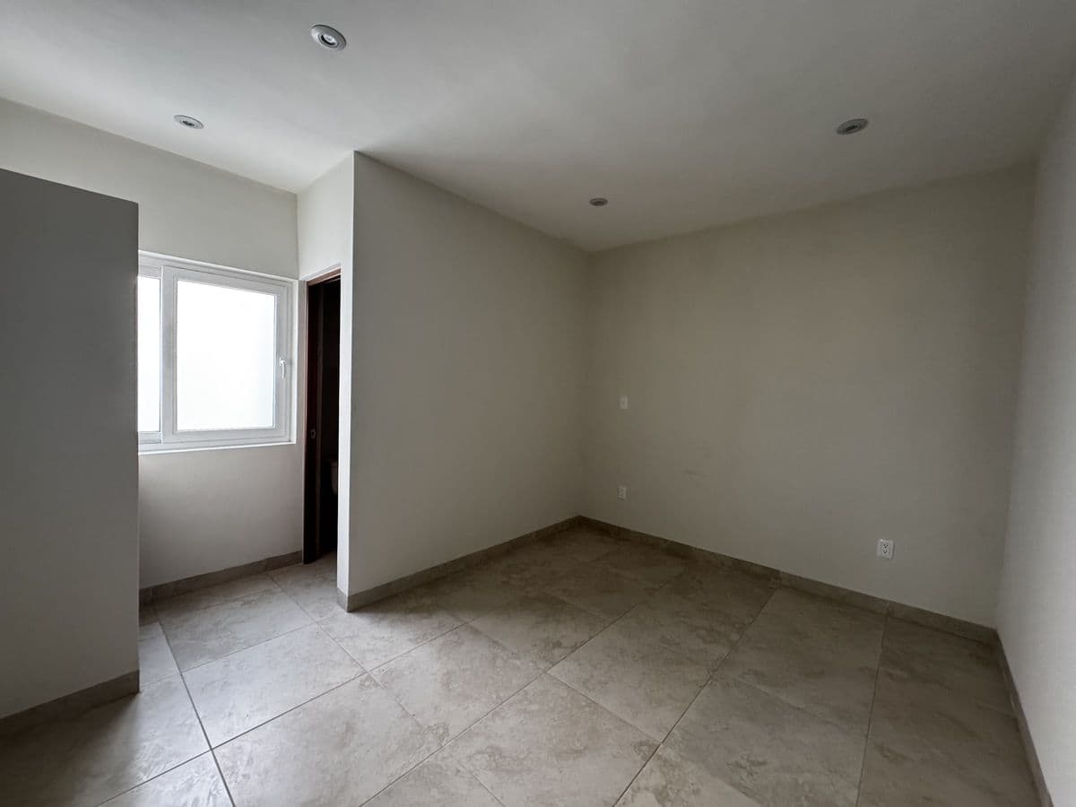 Casa en Venta en Fraccionamiento Tarragona con Zona de Juegos 11
