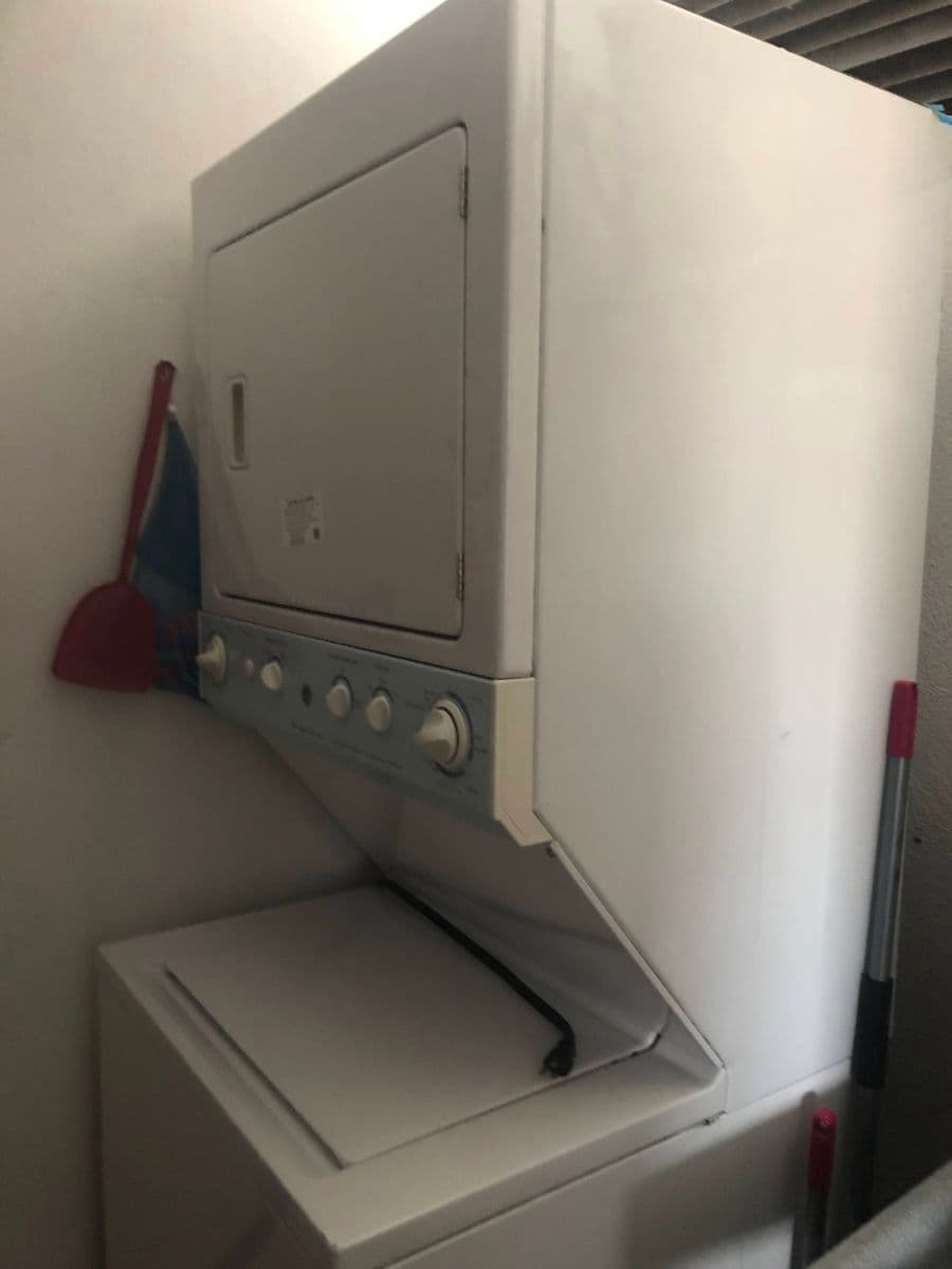 Departamento 2 Recs con baño, amueblado con balcón, atrás del Punto Verde. 4