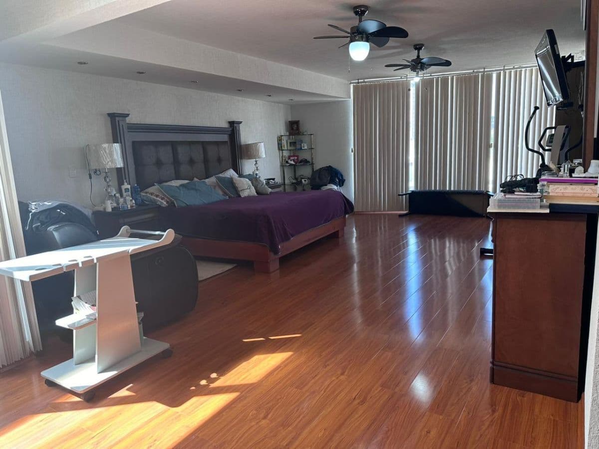 Casa en venta en Miravalle 5 recs 5 baños 2 medios, rec en PB, roof  con asador 7