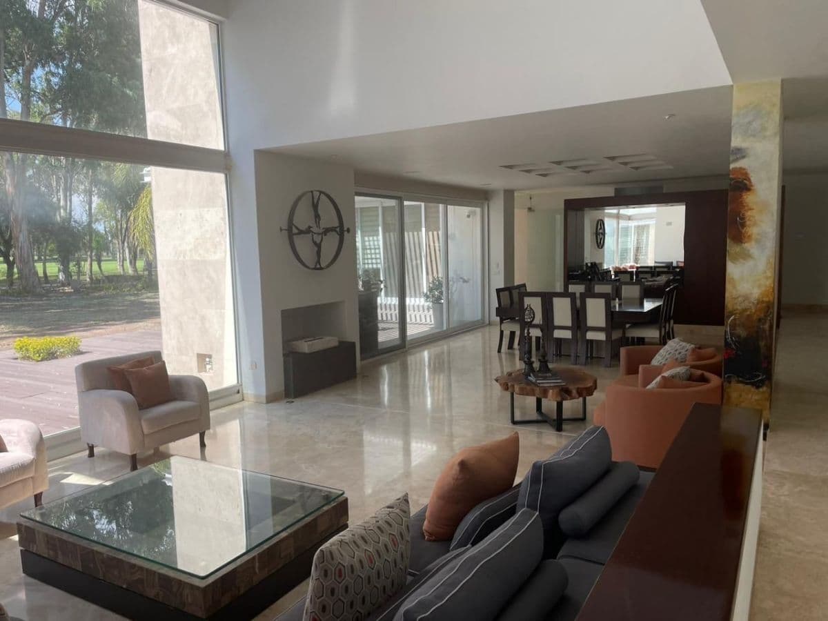 Casa en venta en el Club Campestre 3 recs 7 baños alberca frente Fairway 2