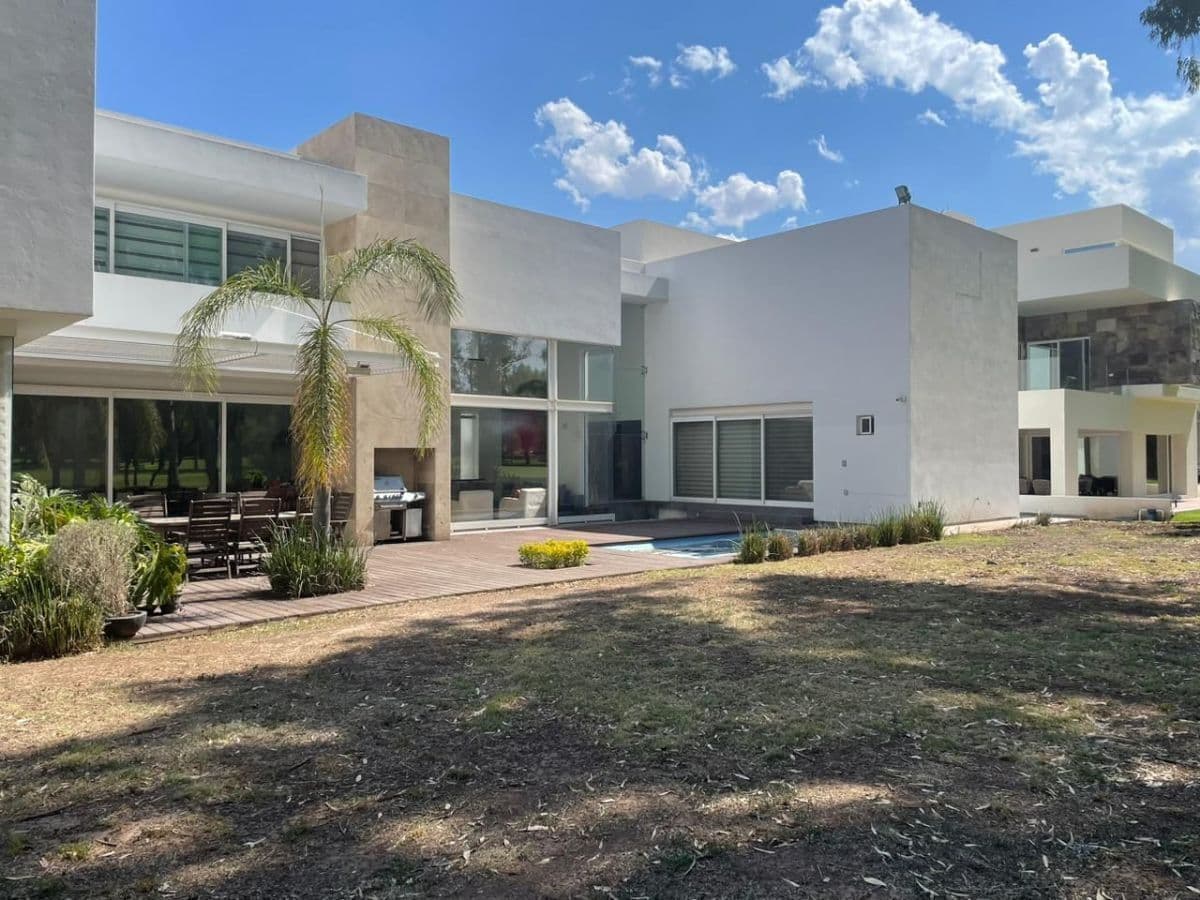 Casa en venta en el Club Campestre 3 recs 7 baños alberca frente Fairway 3