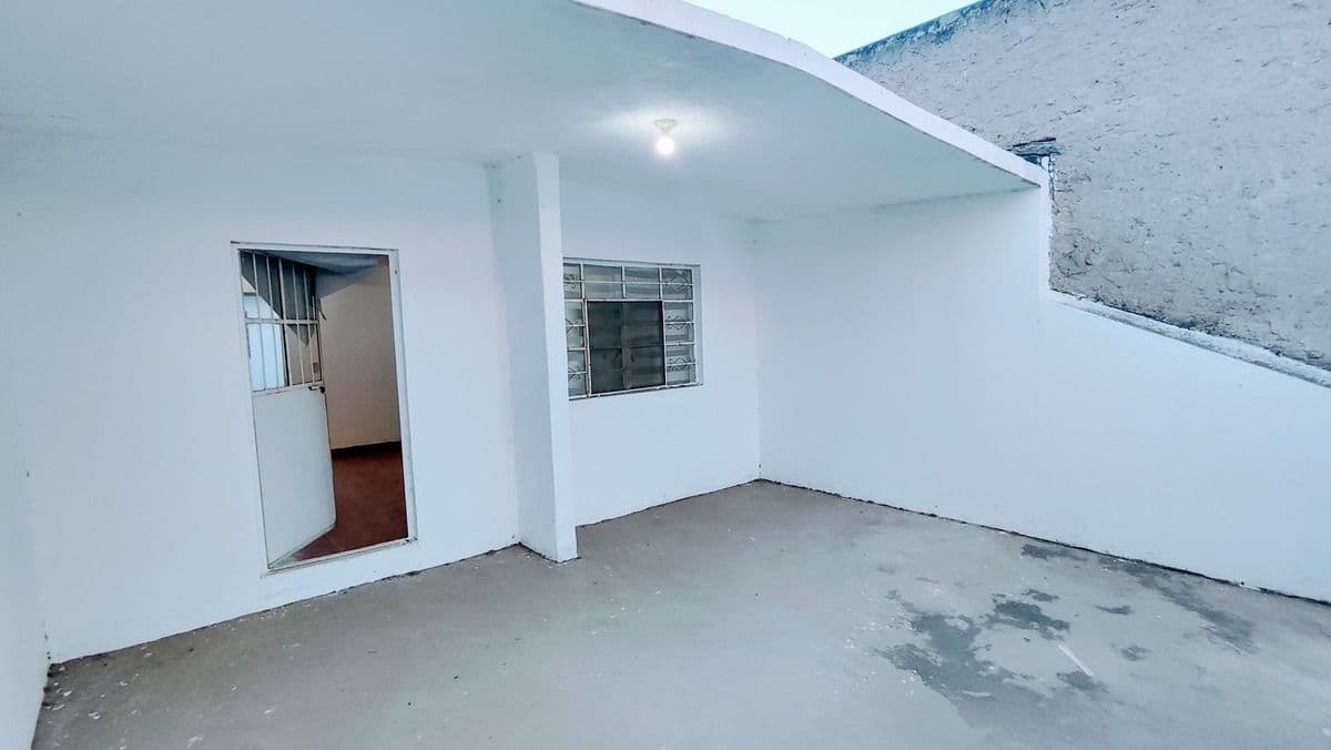 A UNOS PASOS DE AV. HIMNO NAL. CASA EN VENTA EN SAN JUAN DE GUADALUPE, S.L.P. 8