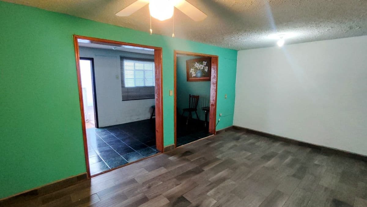 A UNOS PASOS DE AV. HIMNO NAL. CASA EN VENTA EN SAN JUAN DE GUADALUPE, S.L.P. 11