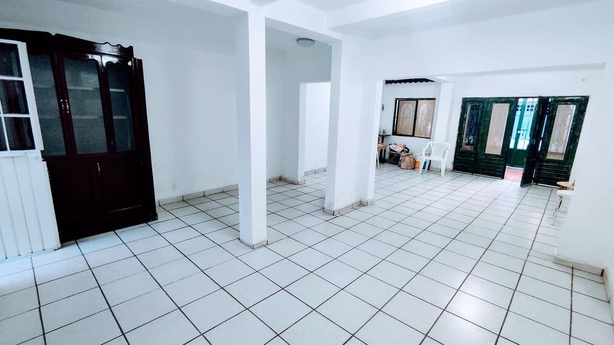 A UNOS PASOS DE AV. HIMNO NAL. CASA EN VENTA EN SAN JUAN DE GUADALUPE, S.L.P. 2