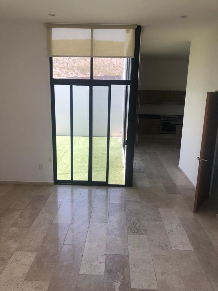Casa en venta en Privada Chapultepec, 3.5 baños, jardin, área de TV, persianas 2