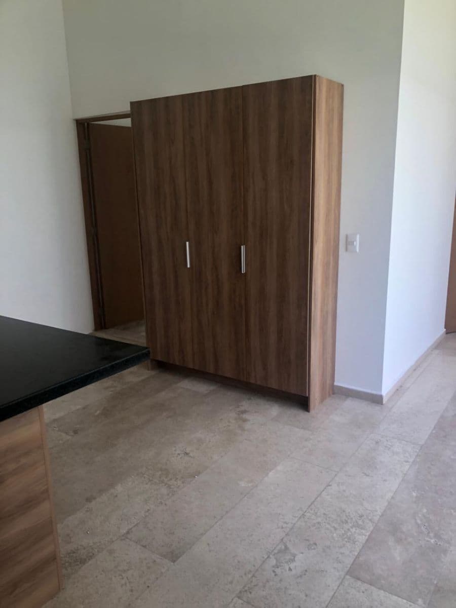 Casa en venta en Privada Chapultepec, 3.5 baños, jardin, área de TV, persianas 6