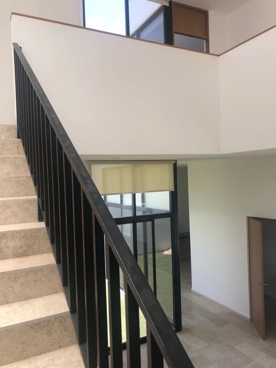 Casa en venta en Privada Chapultepec, 3.5 baños, jardin, área de TV, persianas 7