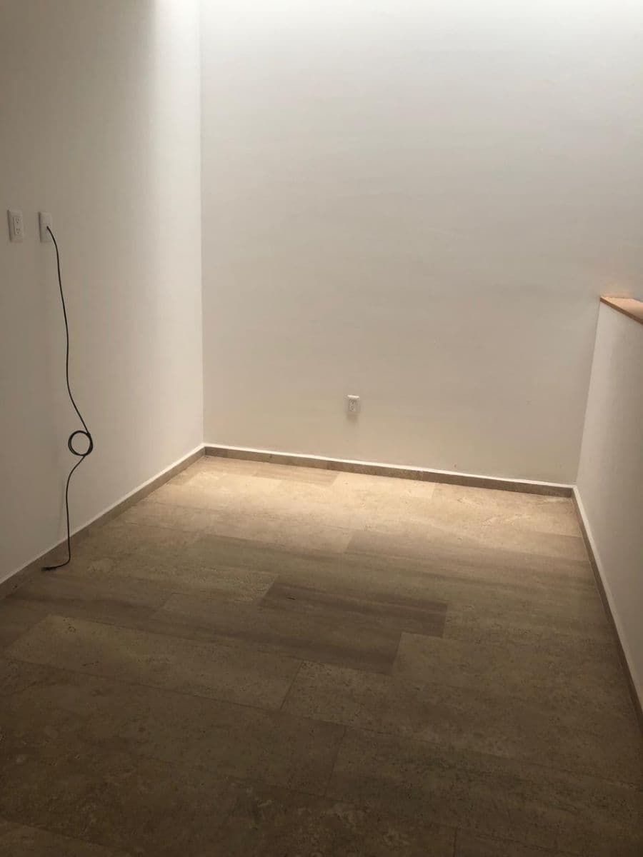 Casa en venta en Privada Chapultepec, 3.5 baños, jardin, área de TV, persianas 11