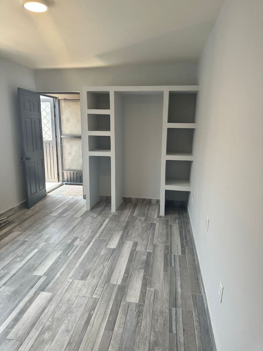 Casa en venta Himno Nacional 1a secc. 3 recs, 3.5 baño , roof c asador y baño 9