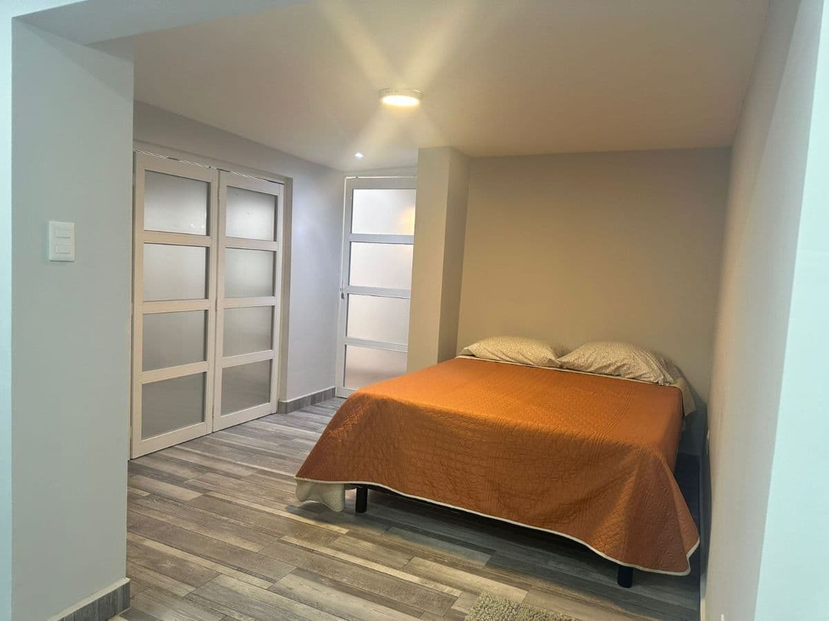 Casa en venta Himno Nacional 1a secc. 3 recs, 3.5 baño , roof c asador y baño 6
