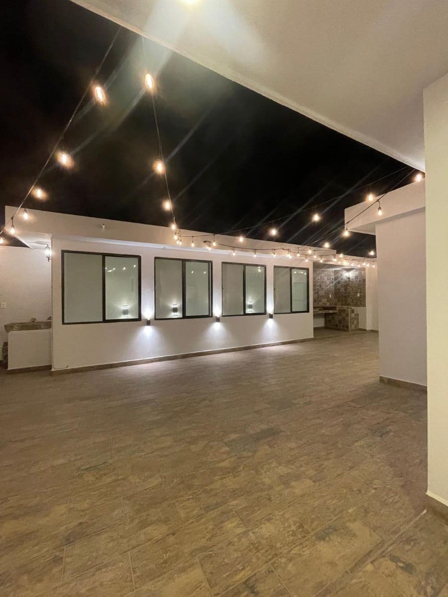 Casa en venta Himno Nacional 1a secc. 3 recs, 3.5 baño , roof c asador y baño 10