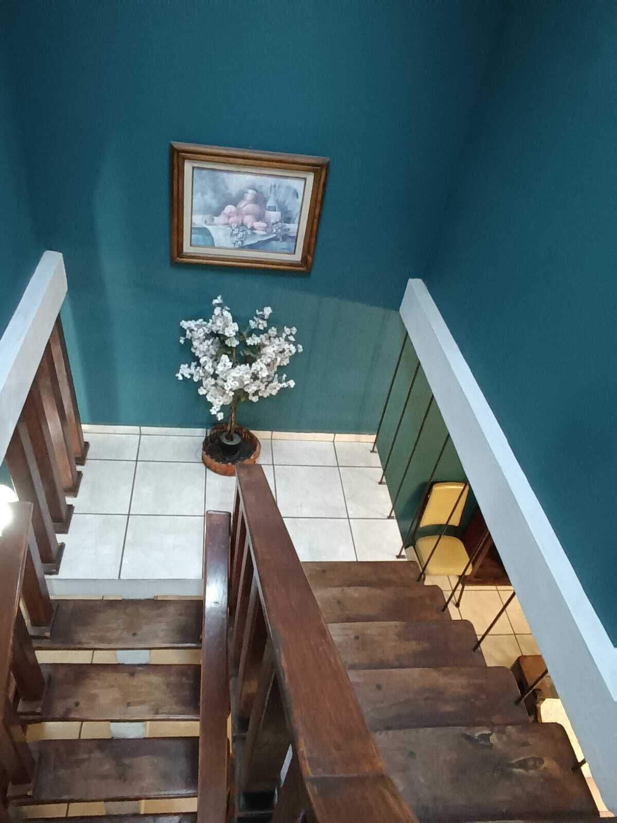 Casa en venta en La Colonia Moderna 4 recamaras 4 baños 2 plantas 3
