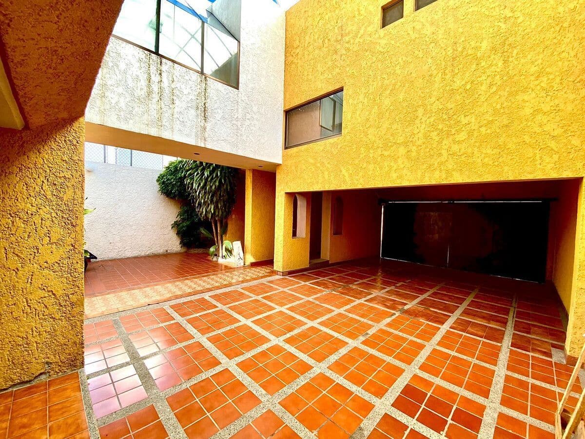 MUY CERCA DEL JARDIN DE TEQUIS, CASA EN VENTA POR GARCIA DIEGO, S.L.P. 2