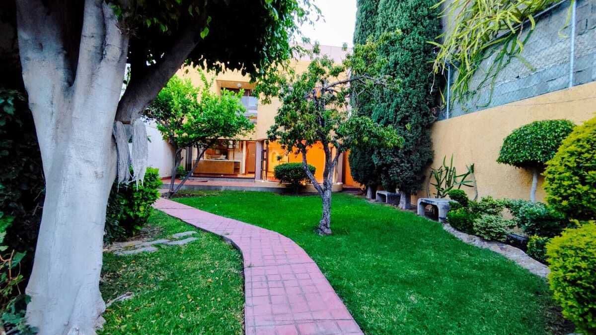 MUY CERCA DEL JARDIN DE TEQUIS, CASA EN VENTA POR GARCIA DIEGO, S.L.P. 1/14