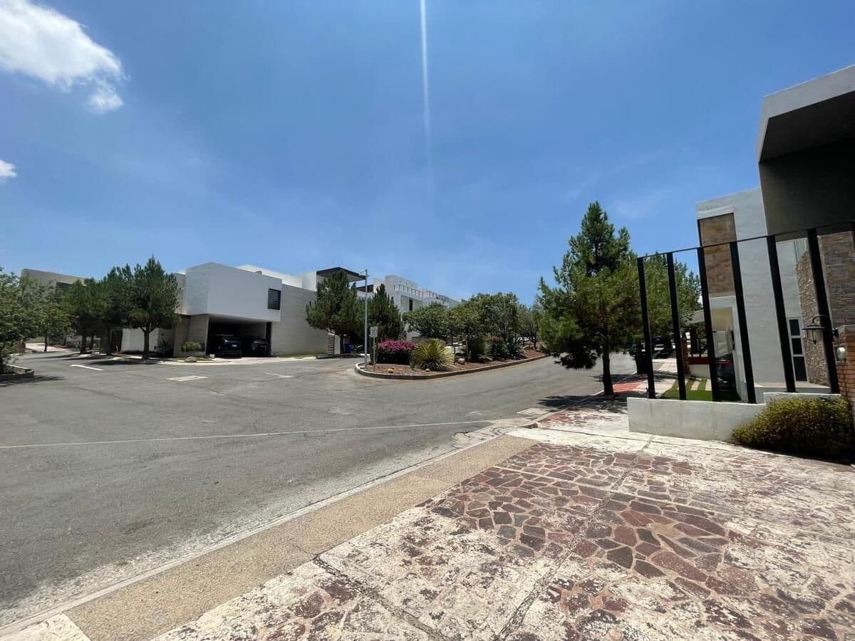 Casa en Venta en Club de Golf La Loma con Alberca Techada. 2