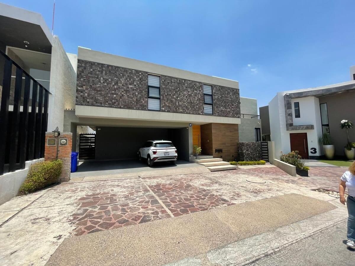 Casa en Venta en Club de Golf La Loma con Alberca Techada. 1/14