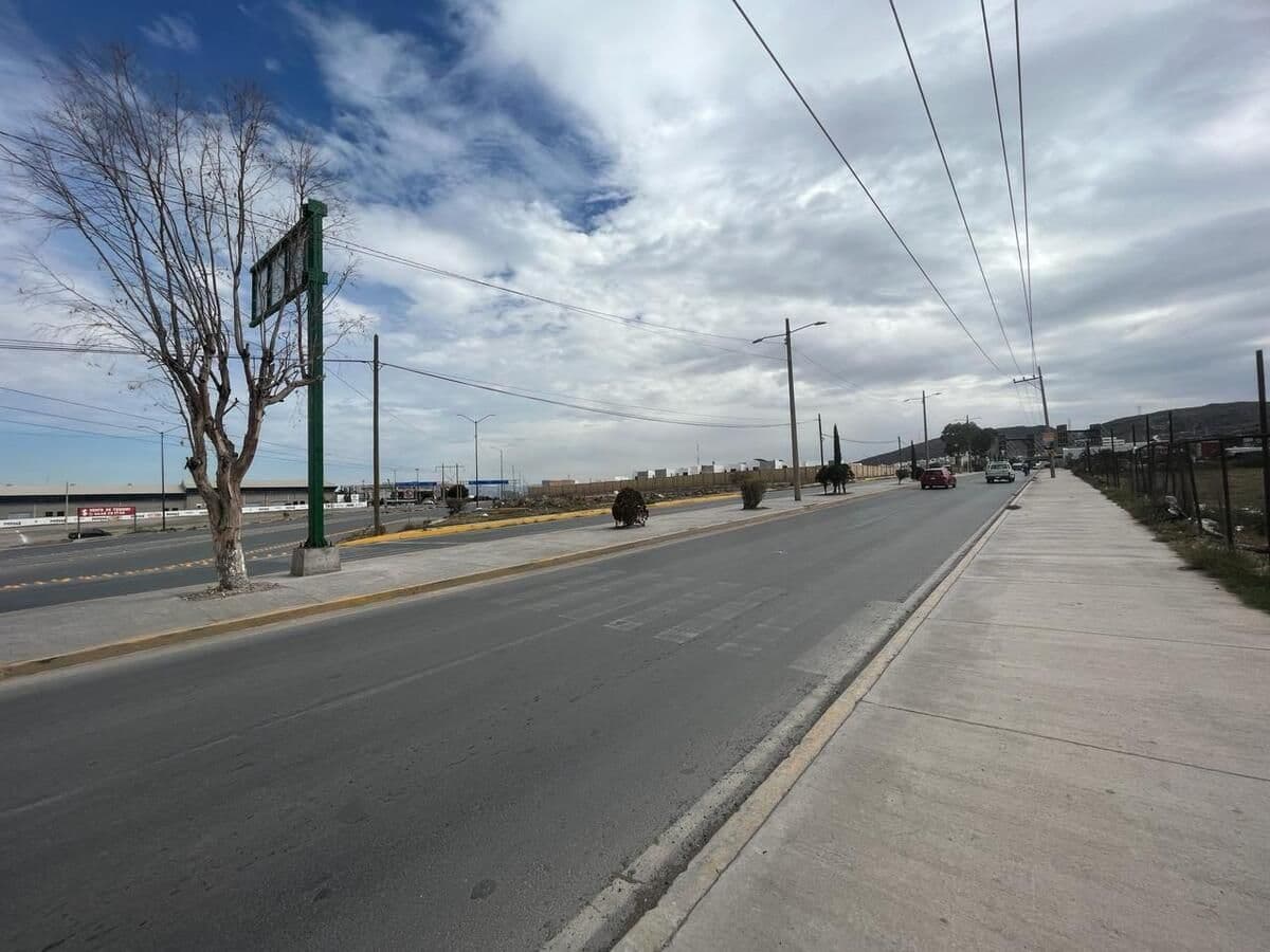 Terreno en venta a metros de la feria nacional potosina y el domo 5