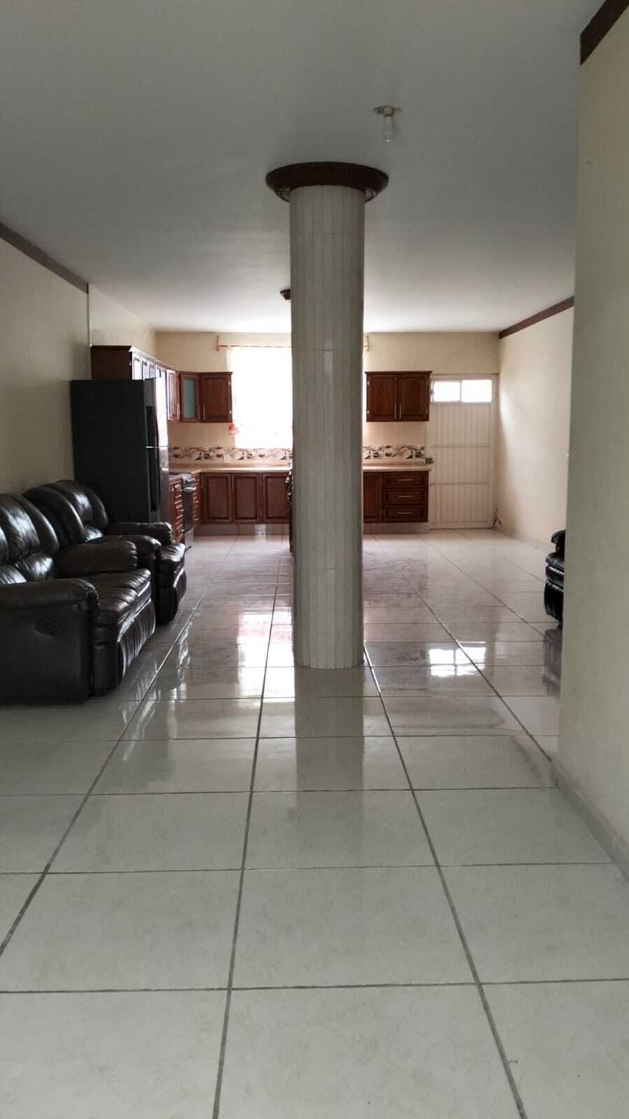 Casa en venta en jardines de Oriente 4 recámaras 2 baños 2 medios baños 5