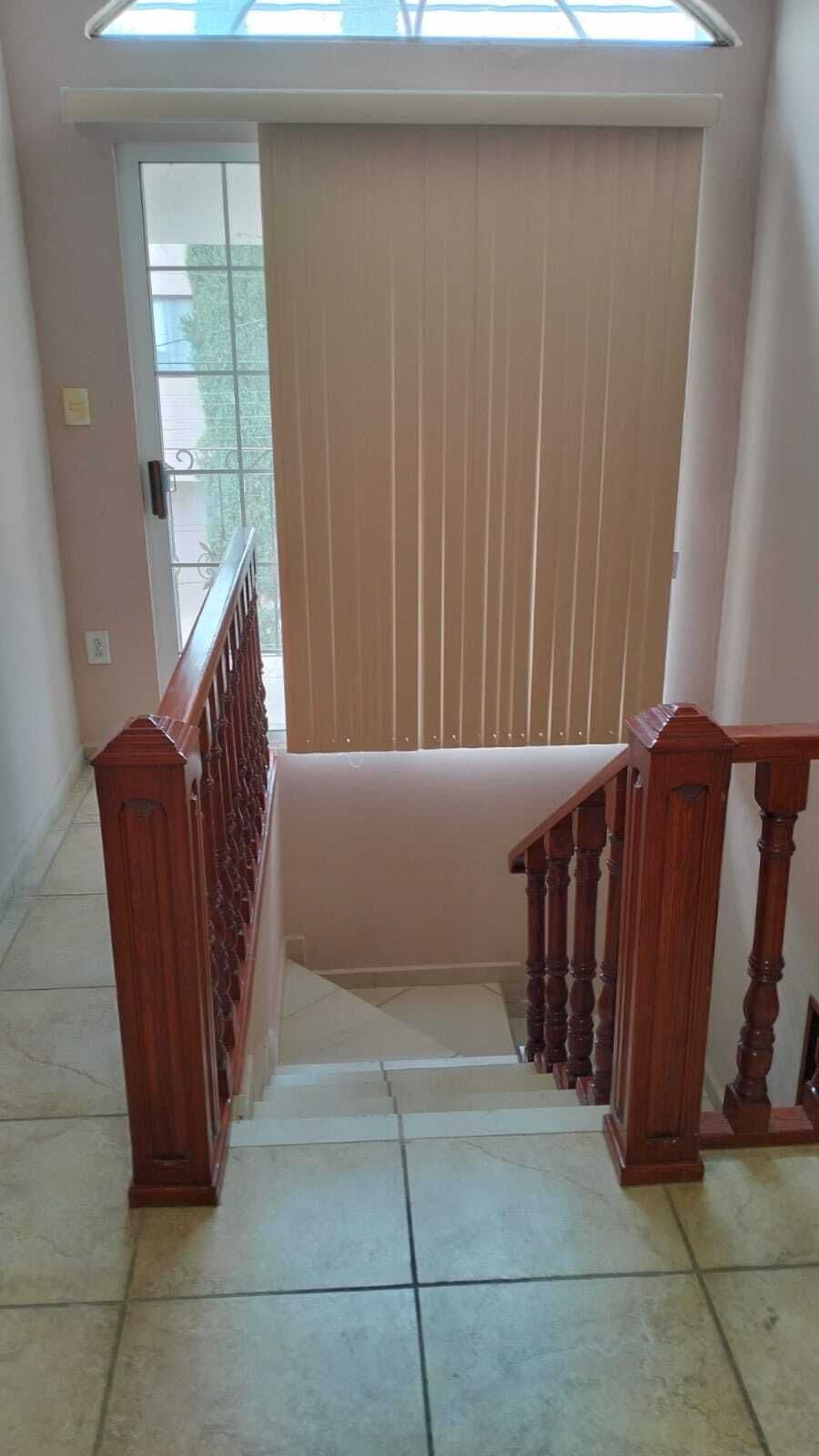 Casa en venta en jardines de Oriente 4 recámaras 2 baños 2 medios baños 9