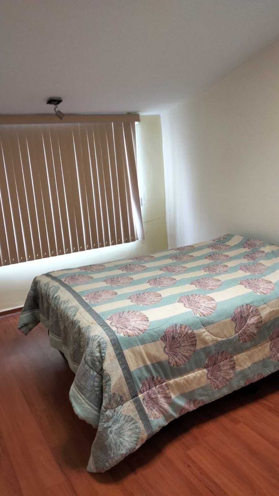 Casa en venta en jardines de Oriente 4 recámaras 2 baños 2 medios baños 10