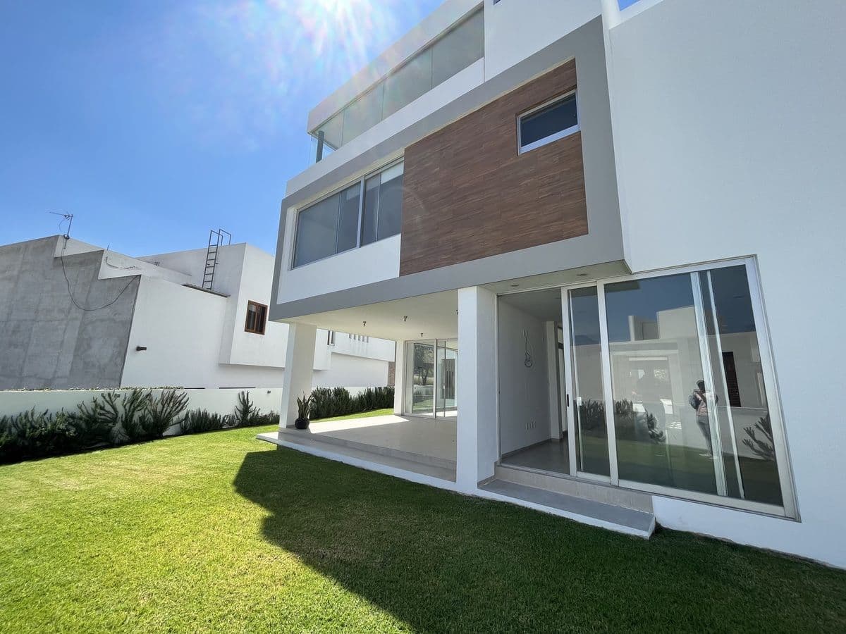 Casa en club de golf la loma 8