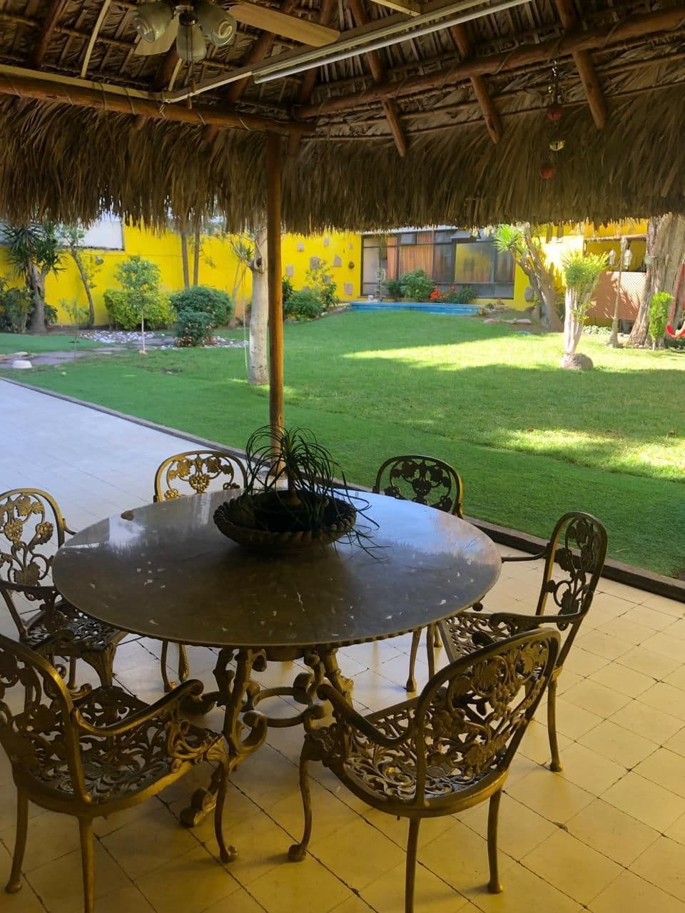 Casa en venta muy bien ubicada cerca de Tequis, 990m2 de terreno. 2