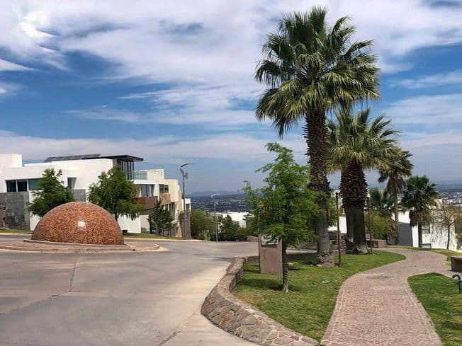 Preventa en avenida fraccionamiento Sierra Azul, con vistas al parque 3