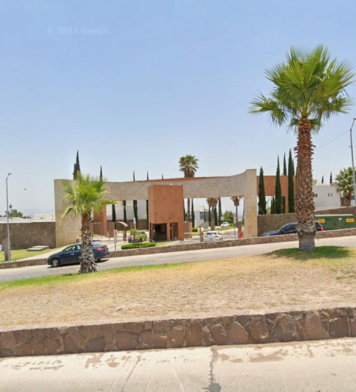 Casa en residencial sierra azul en preventa  con amplio jardín 2