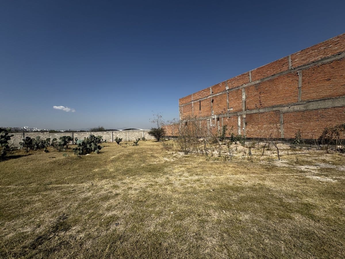 Terreno en Venta por la Canaco de 1,350 M2 3