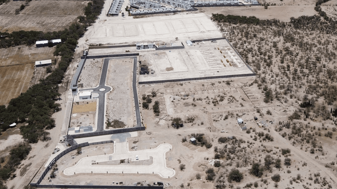 Residencia De Lujo con alberca y terraza panoramica en el Club de Golf La Loma 11